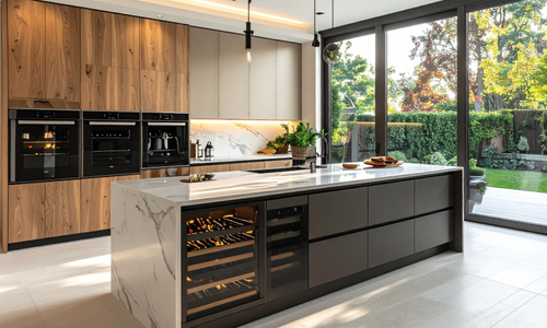 ภาพตัวอย่างการออกแบบบ้านภายในแบบ Open Space พื้นที่โล่งเชื่อมต่อห้องนั่งเล่นและห้องครัว ด้วยดีไซน์เรียบง่ายและแสงธรรมชาติอบอุ่น